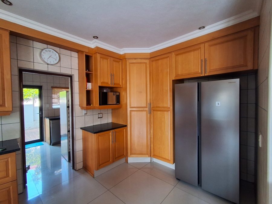4 Bedroom Property for Sale in Ifafi North West
